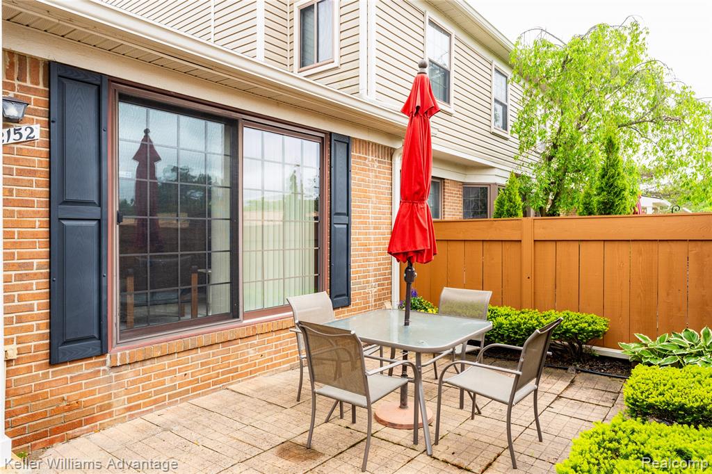 22152 Edgewater Novi, MI 48375 - Photo 4 of 28
