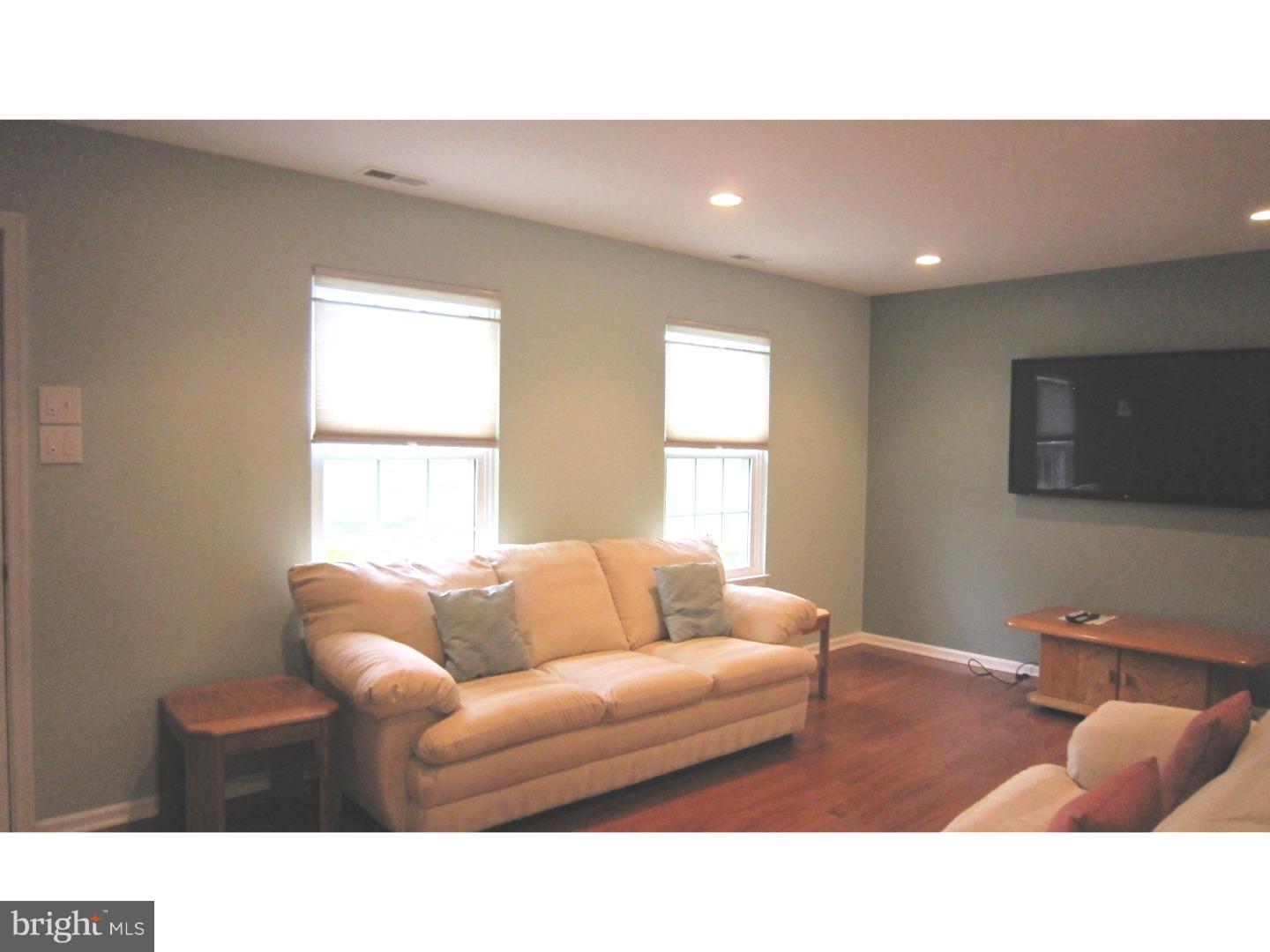 1851 Farmdale Road Jamison, PA 18929 - Photo 5 of 18 Living Room