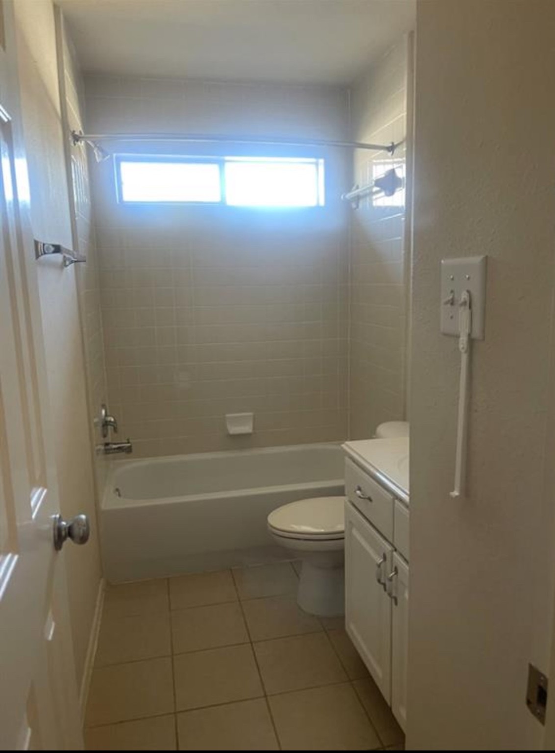 21942 Gosling Cedar Place Spring, TX 77388 - Photo 8 of 40 a bathroom with a bathtub toilet and sink