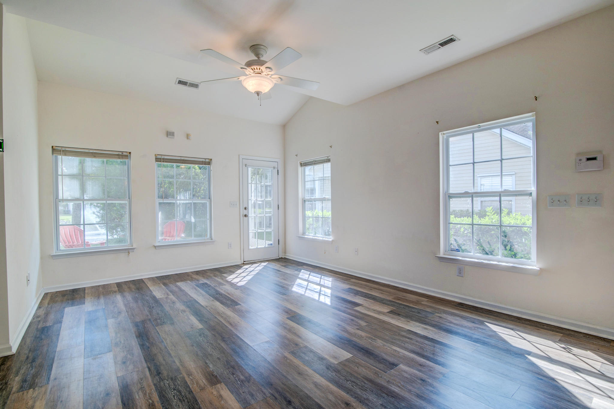 148 Dorothy Drive Charleston, SC 29414 - Photo 8 of 29 Living Area