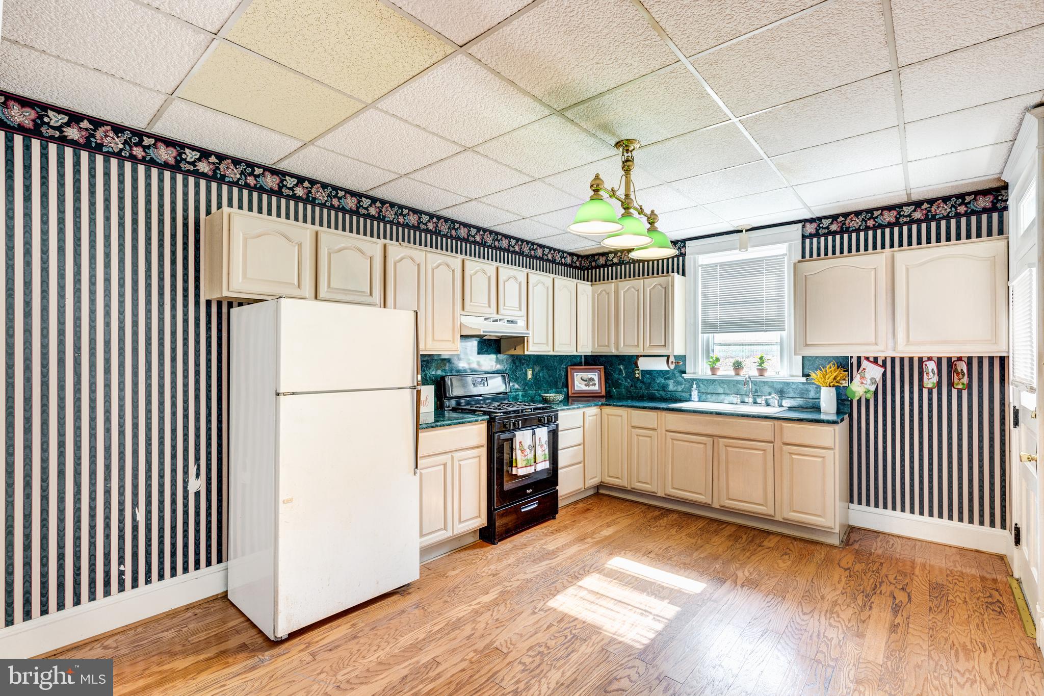 203 Spring Avenue Hanover, PA 17331 - Photo 20 of 38 kitchen includes appliances