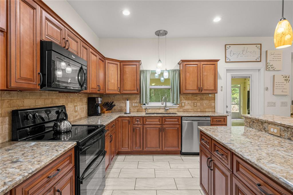 2250 Southeast 157th Lane Road Summerfield, FL 34491 - Photo 12 of 42