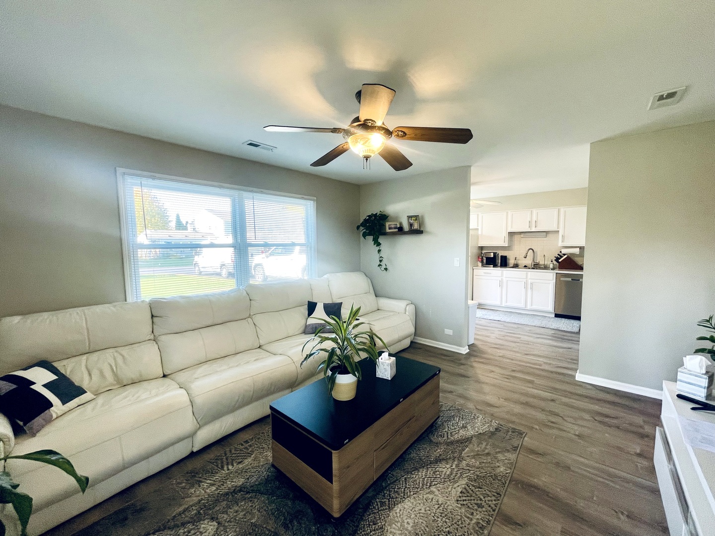 178 Stephanie Court, Unit A Bartlett, IL 60103 - Photo 4 of 12 a living room with furniture