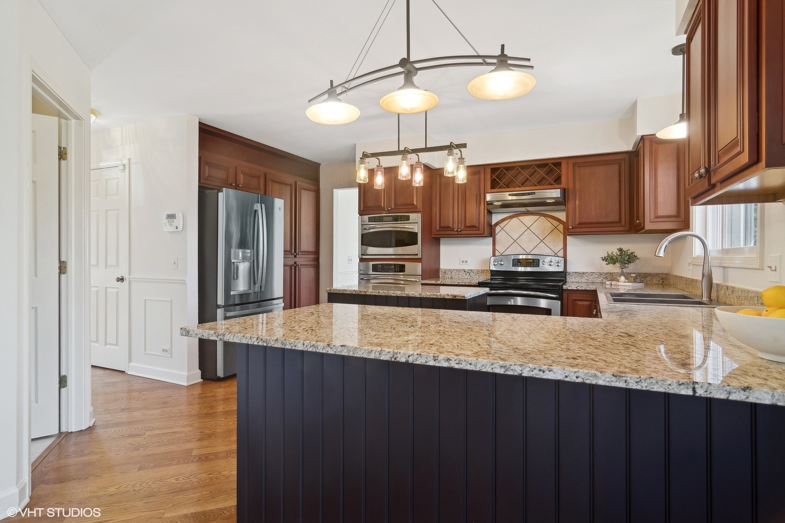 642 Raintree Road Buffalo Grove, IL 60089 - Photo 7 of 28 a kitchen with a sink a counter space and cabinets