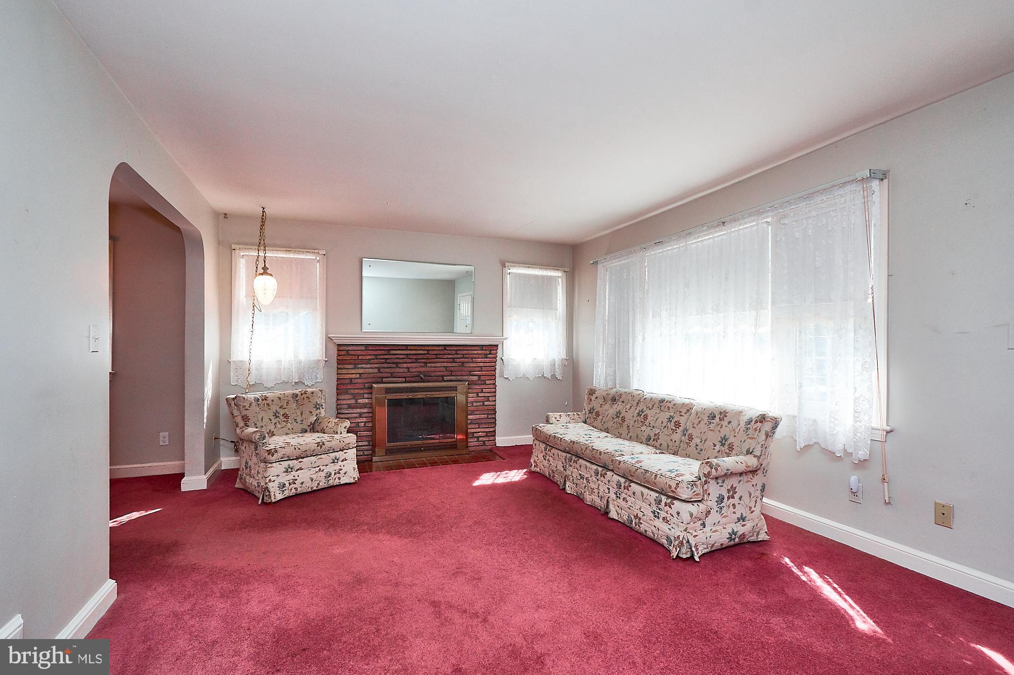 25625 Ridge Road Damascus, MD 20872 - Photo 4 of 18 Hardwoods are in beautiful shape.