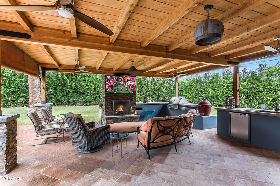 130 East Lawrence Road Phoenix, AZ 85012 - Photo 16 of 18 a view of a patio with a table and chairs under an umbrella
