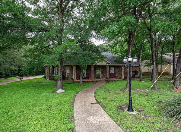 $295,000 | 6400 Avon Drive, Waco, TX 76708