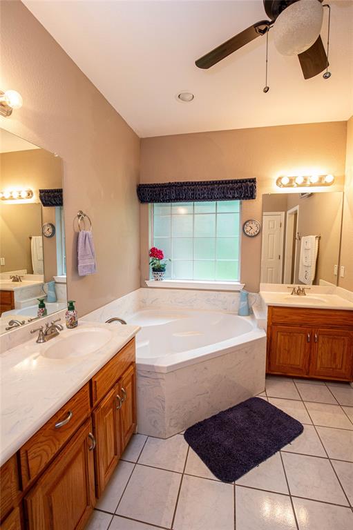 6400 Avon Drive Waco, TX 76708 - Photo 10 of 25 Huge garden tub, perfect for relaxig after a long day!