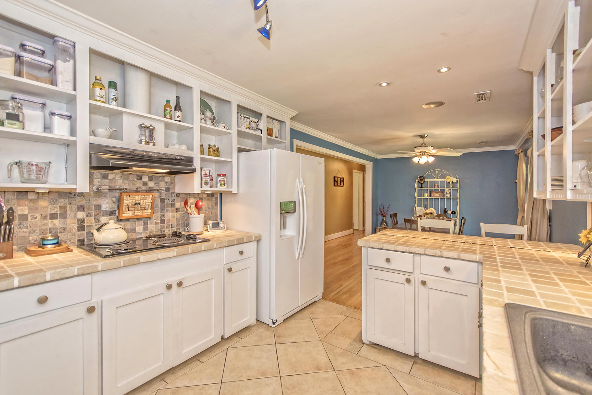 1452 Birthright Street Charleston, SC 29407 - Photo 11 of 33 Eat-In Kitchen