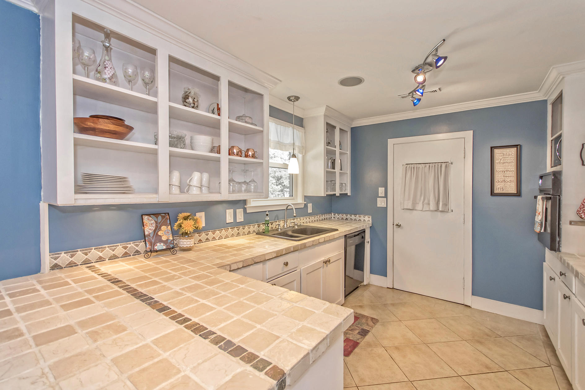1452 Birthright Street Charleston, SC 29407 - Photo 3 of 33 Eat-In Kitchen