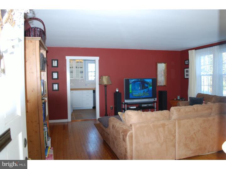 1520 Ashton Road Havertown, PA 19083 - Photo 3 of 25 Living Room
