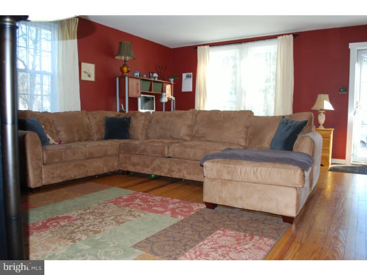 1520 Ashton Road Havertown, PA 19083 - Photo 5 of 25 Living Room