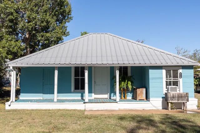 $160,000 | 418 West Austin Street, Bellville, TX 77418