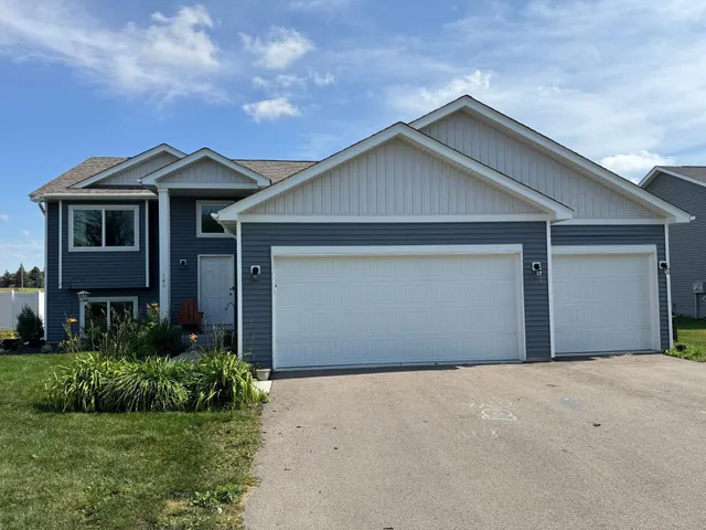 $339,900 | 140 Lake Erin Drive, Green Isle, MN 55338