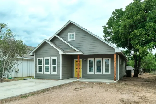 $1,550 | 1527 Geronimo Trail, Kingsland, TX 78639