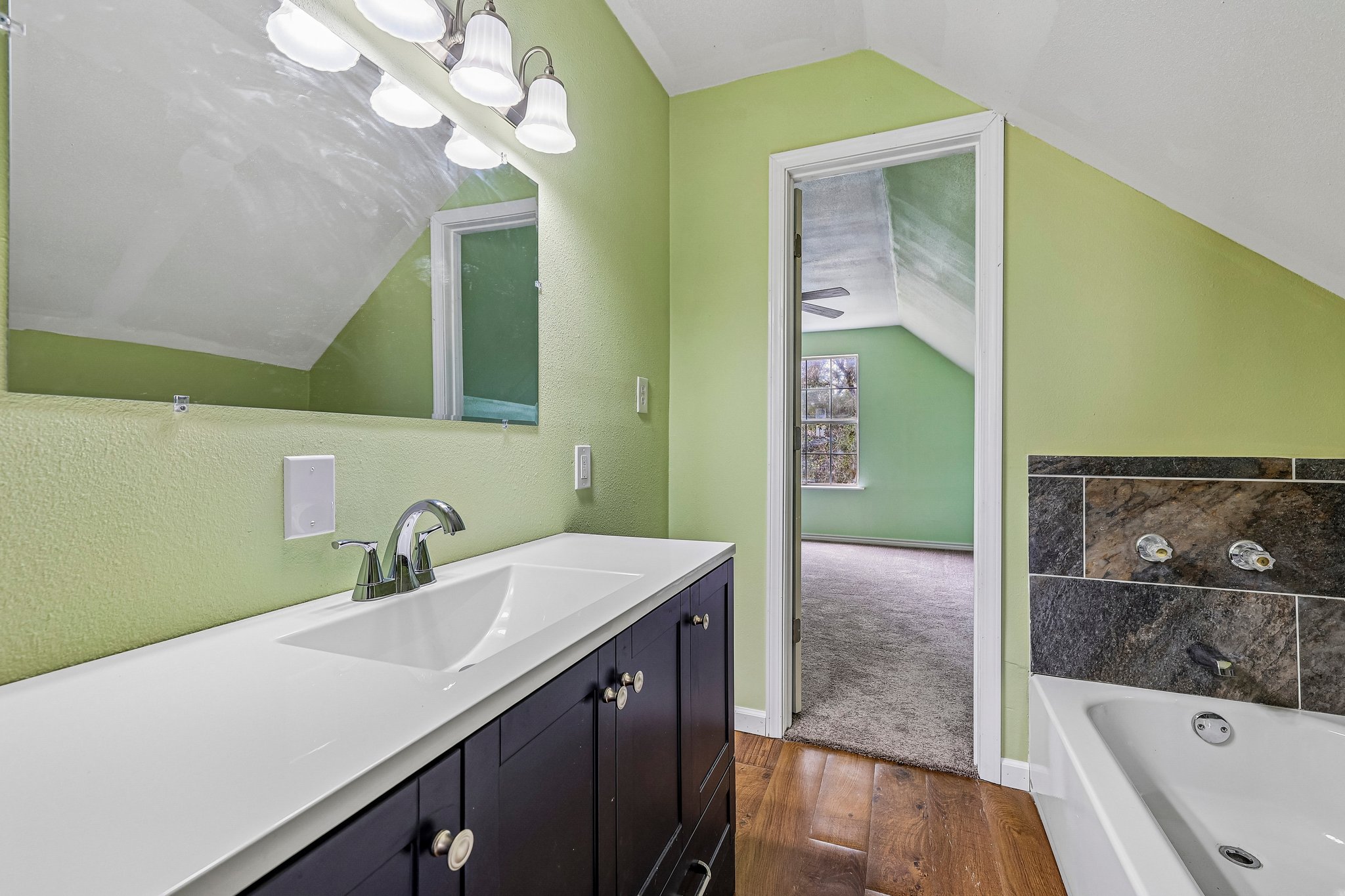 122 Dodd Preston Road Elgin, TX 78621 - Photo 27 of 37 upstairs jack and jill