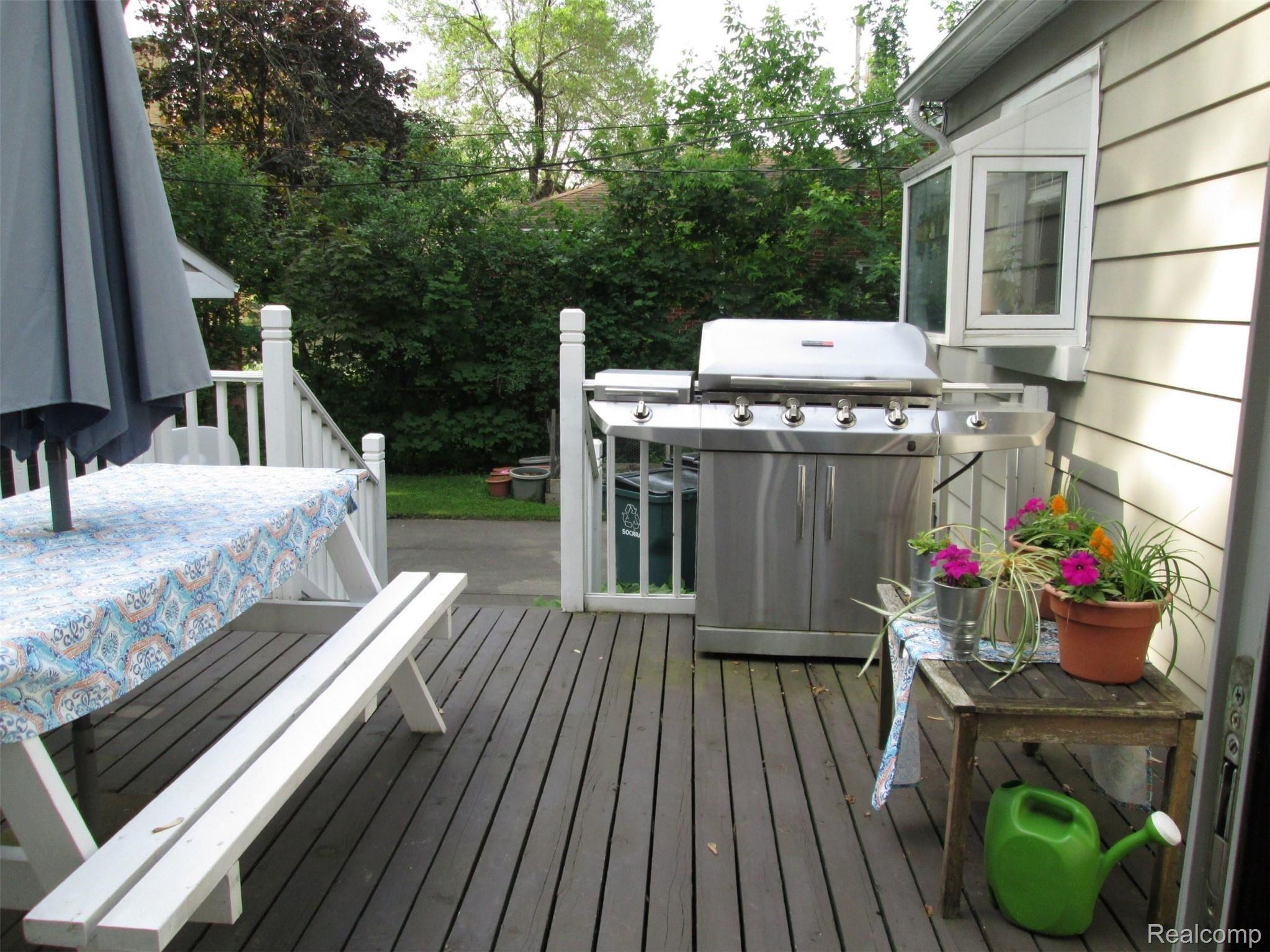 3512 Wakefield Road Berkley, MI 48072 - Photo 24 of 44 wake-deck2.JPG