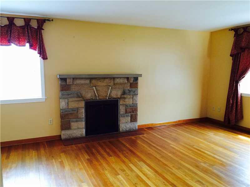 2586 Ridge Rd Extension Economy, PA 15005 - Photo 7 of 17 Living Room.