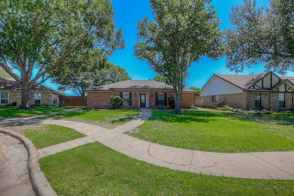 $2,395 | 1642 Belltower Drive, Lewisville, TX 75067