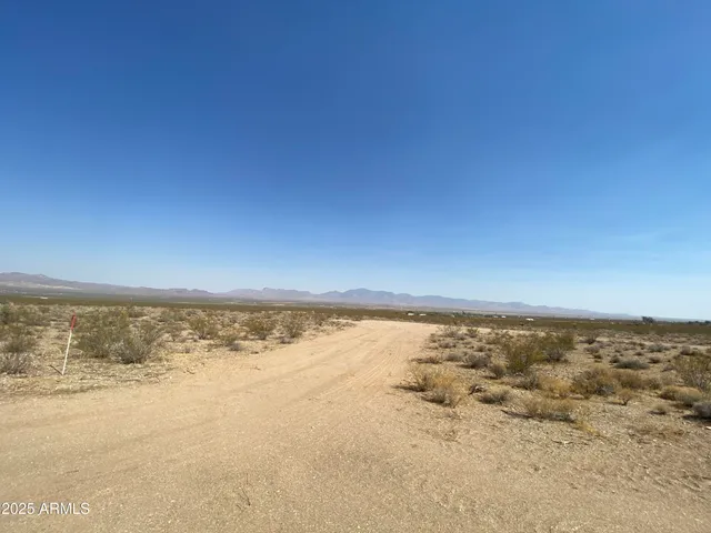 $3,000 | Xxxxx North Xxxxx N Phillip (lot 354) Road, Unit 354, Dolan Springs, AZ 86441