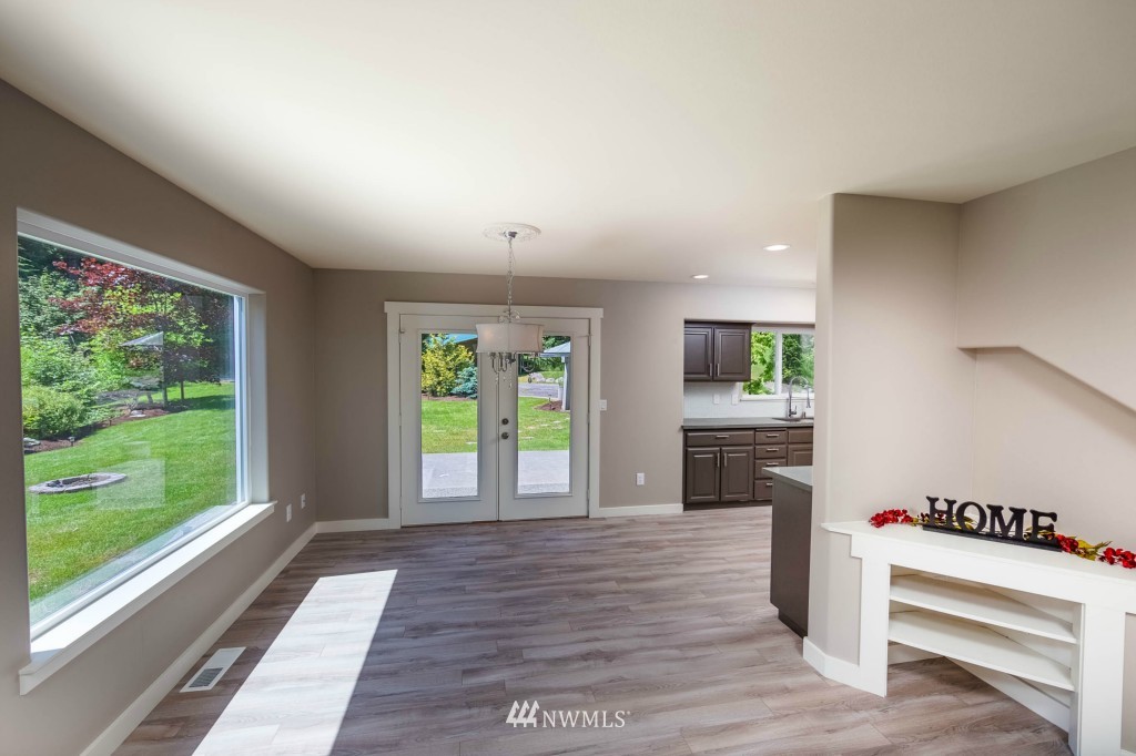 15766 Mountain View Road Mount Vernon, WA 98274 - Photo 5 of 20 Gallery Image 5
