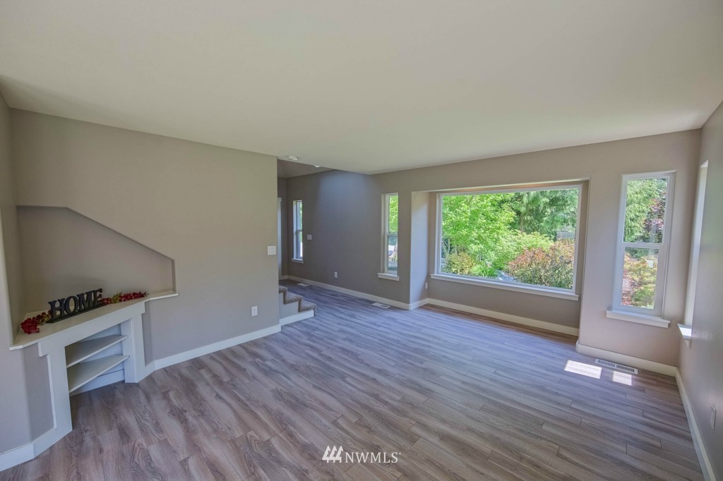 15766 Mountain View Road Mount Vernon, WA 98274 - Photo 6 of 20 Gallery Image 6