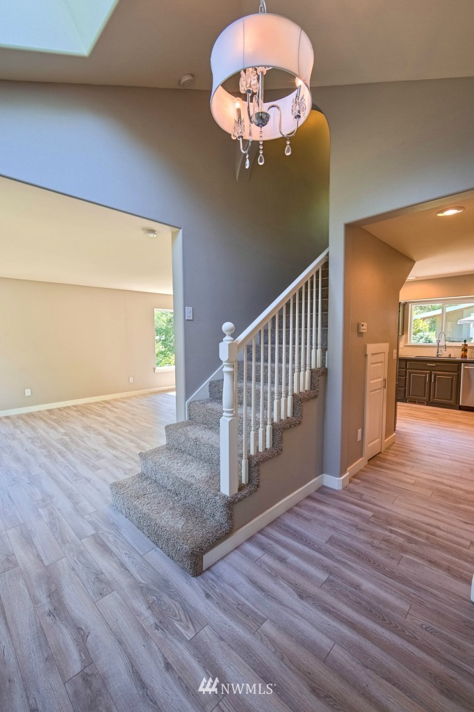 15766 Mountain View Road Mount Vernon, WA 98274 - Photo 7 of 20 Gallery Image 7