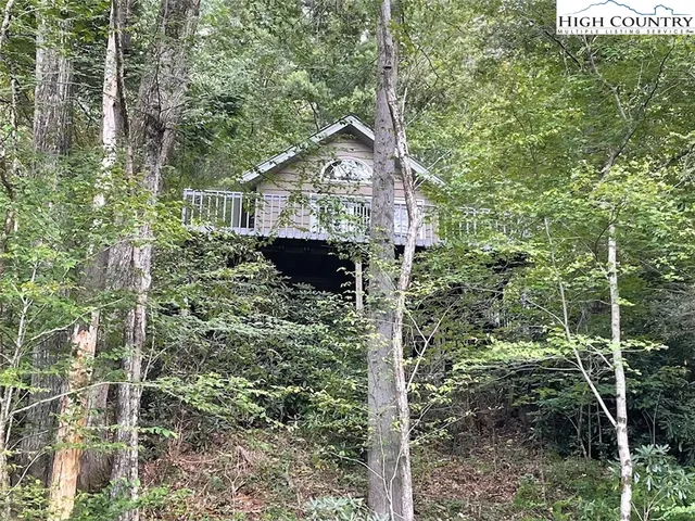 a view of a house with a yard and plants