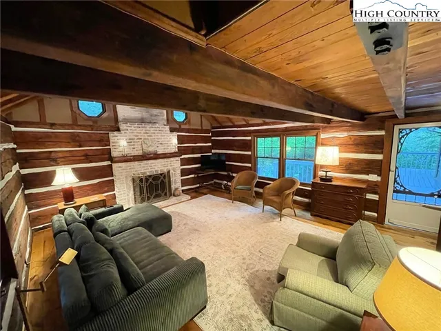 a view of livingroom with furniture