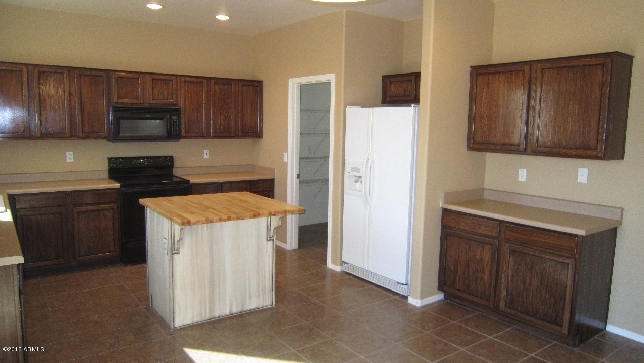 44107 Roth Road Maricopa, AZ 85138 - Photo 11 of 41 kitchen