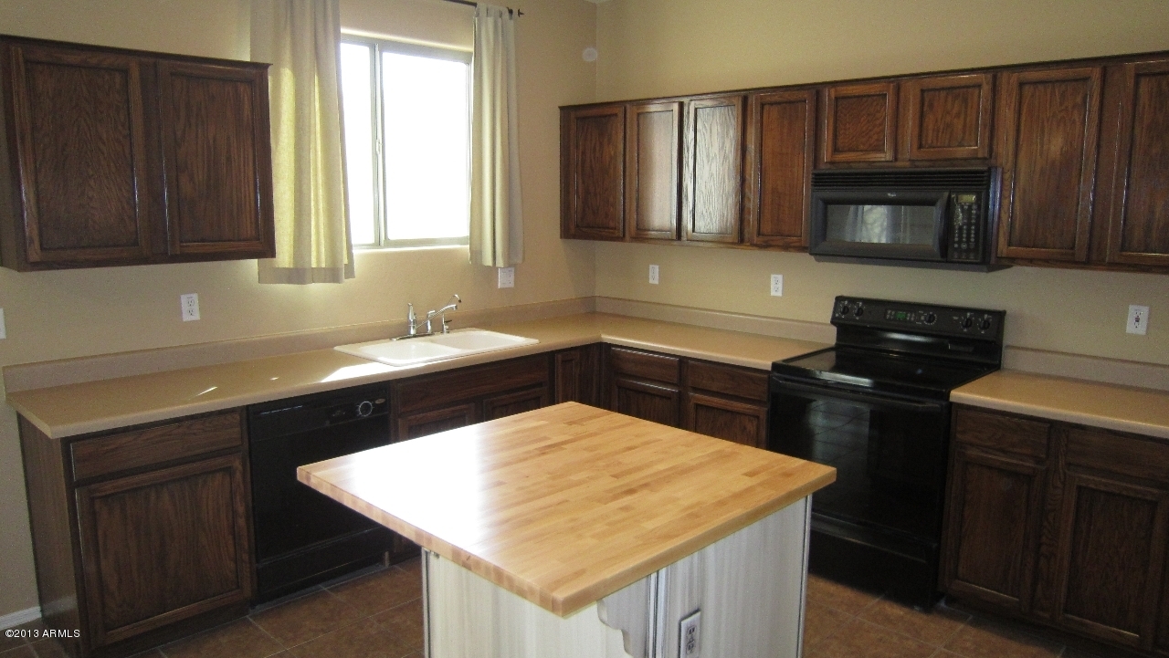 44107 Roth Road Maricopa, AZ 85138 - Photo 12 of 41 kitchen