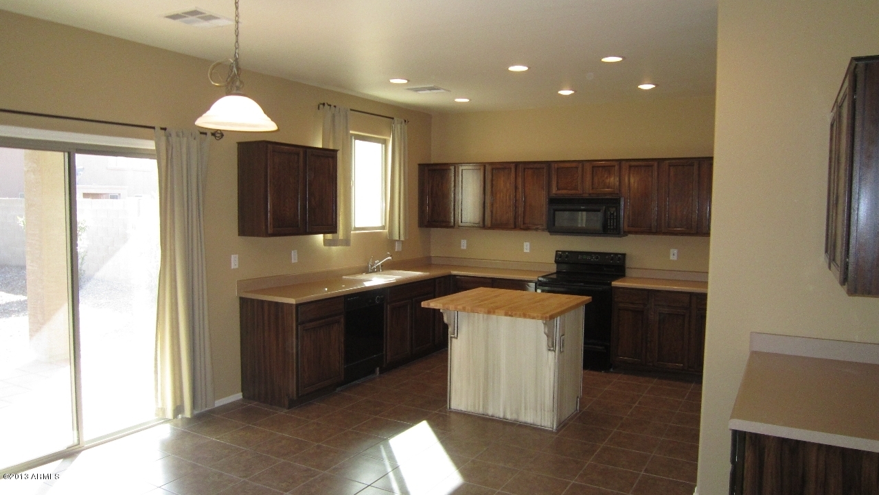 44107 Roth Road Maricopa, AZ 85138 - Photo 7 of 41 kitchen