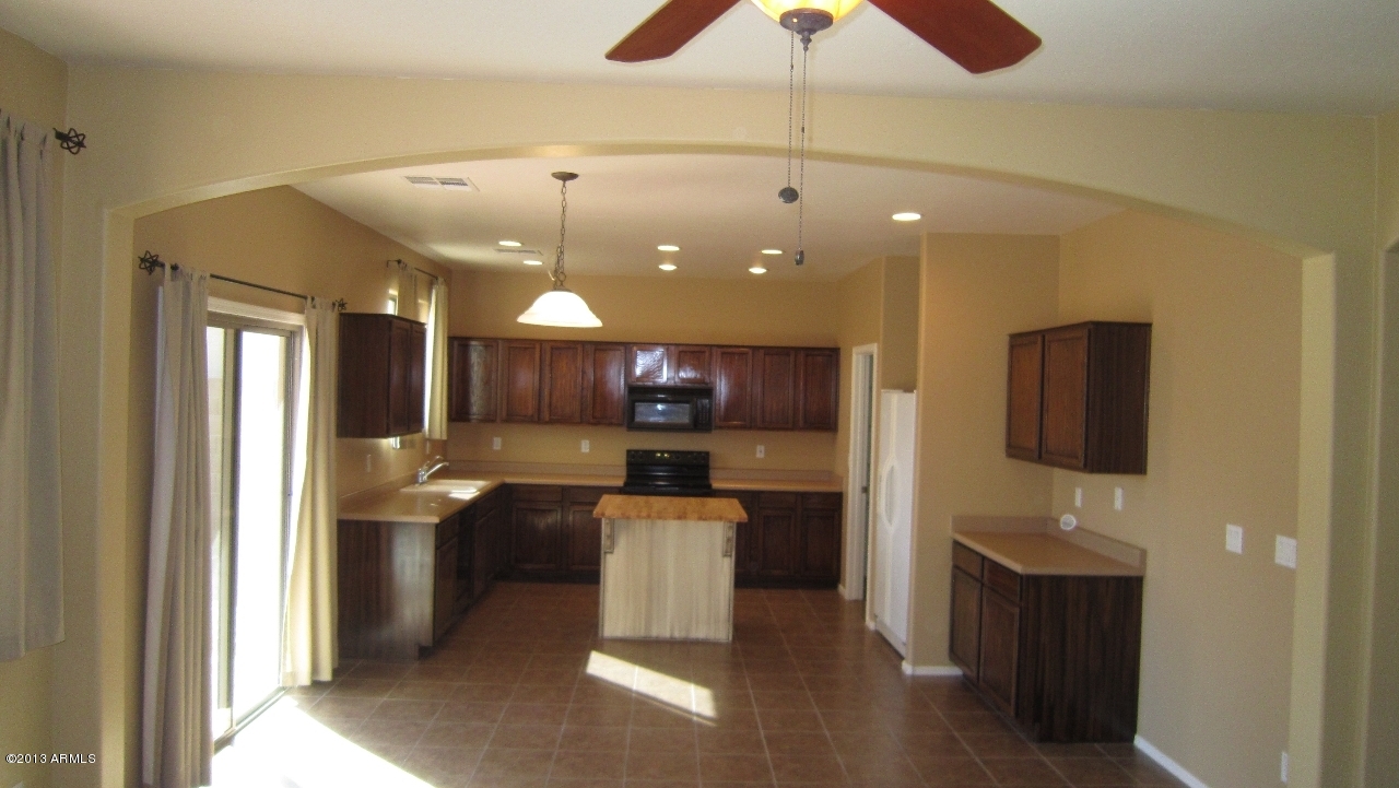44107 Roth Road Maricopa, AZ 85138 - Photo 10 of 41 kitchen