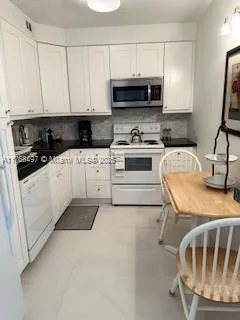 $2,300 | 1985 South Ocean Drive, Unit 15D, Hallandale Beach, FL 33009