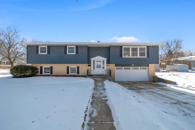 $410,000 | 601 Edwards Avenue, West Dundee, IL 60118