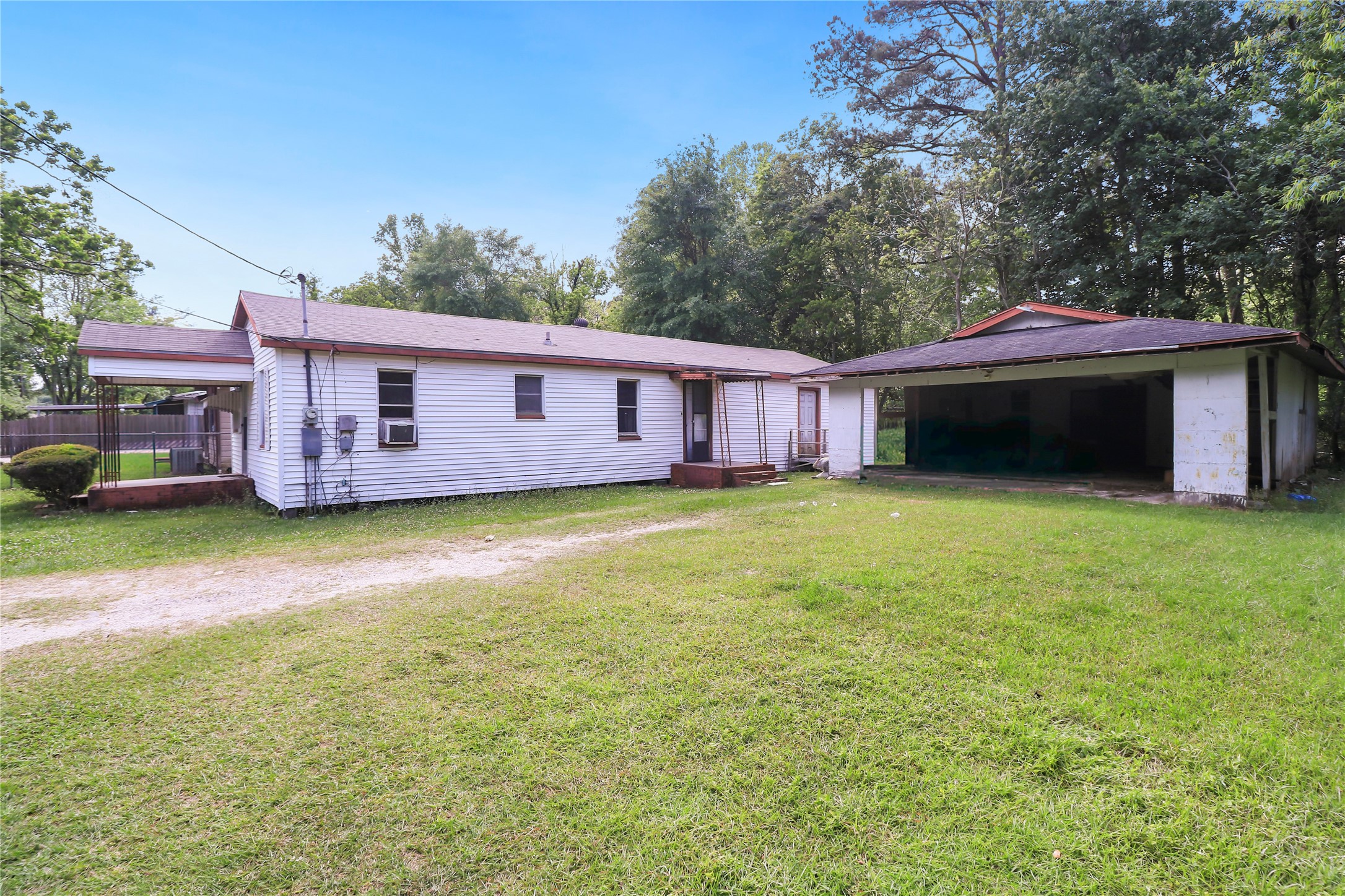 325 South 19th Street Silsbee, TX 77656 - Photo 2 of 18