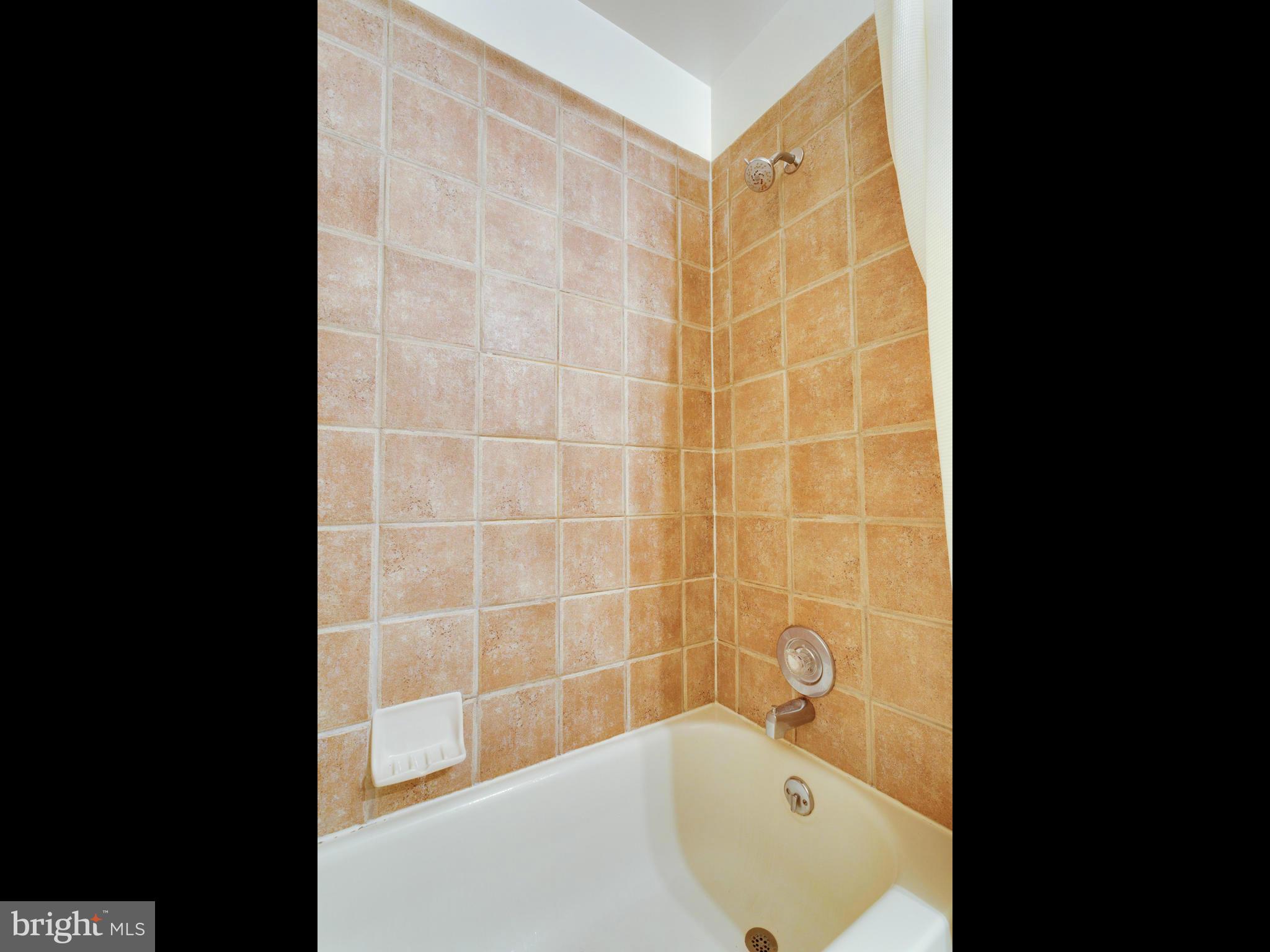 5515 Yorkshire Street Springfield, VA 22151 - Photo 13 of 26 Bath