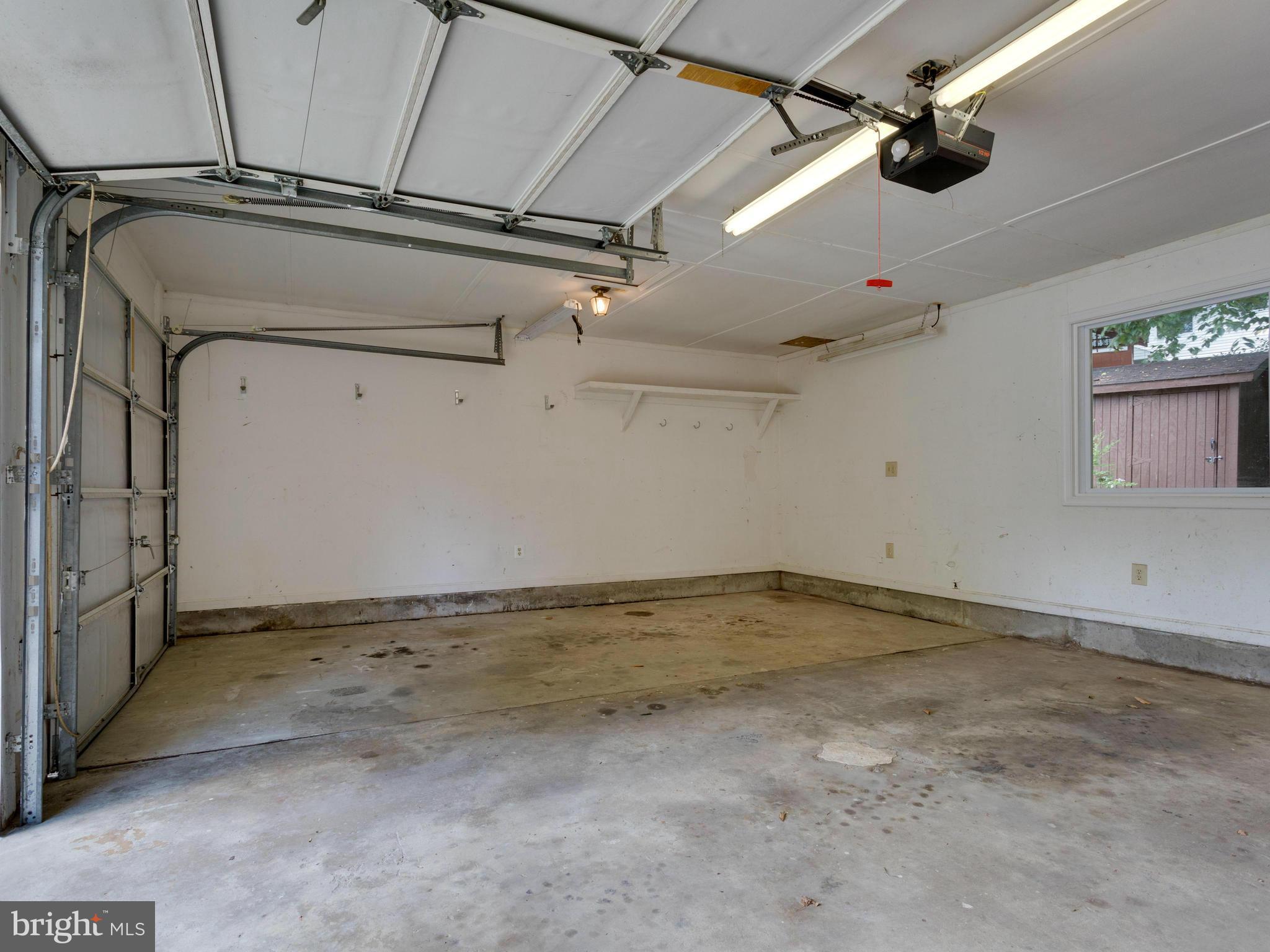 5515 Yorkshire Street Springfield, VA 22151 - Photo 25 of 26 Garage 2 Car