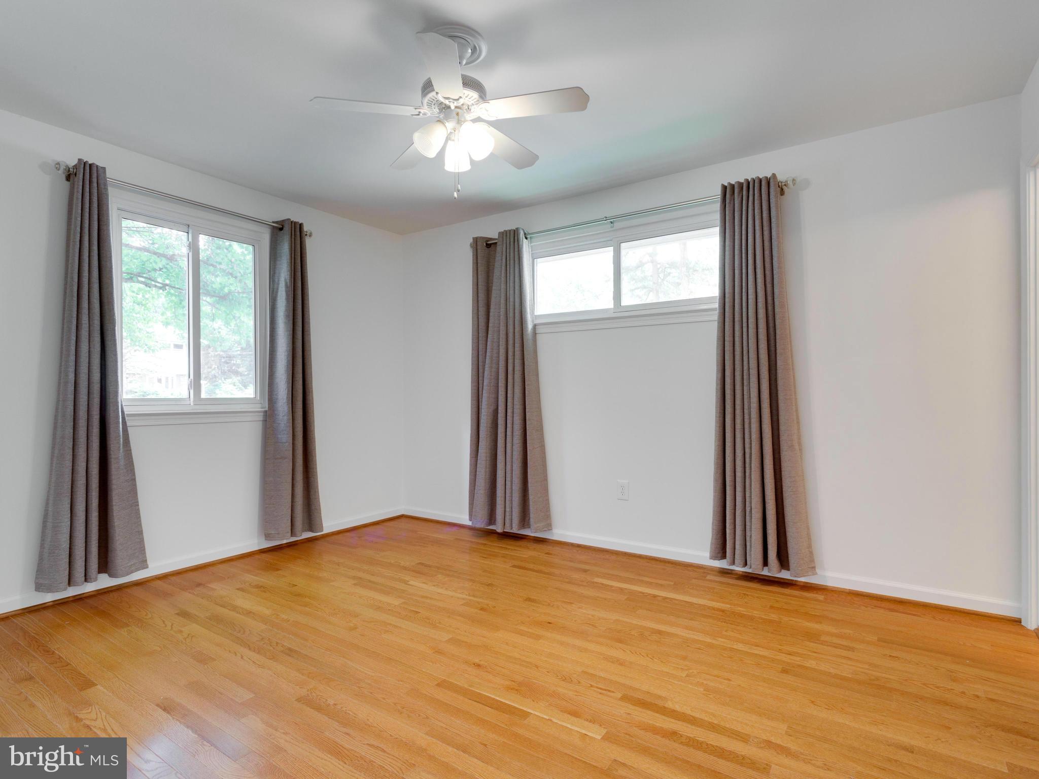 5515 Yorkshire Street Springfield, VA 22151 - Photo 10 of 26 Living Room