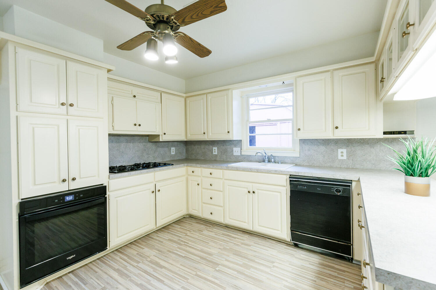 2302 52nd Street Lubbock, TX 79412 - Photo 13 of 42 Kitchen