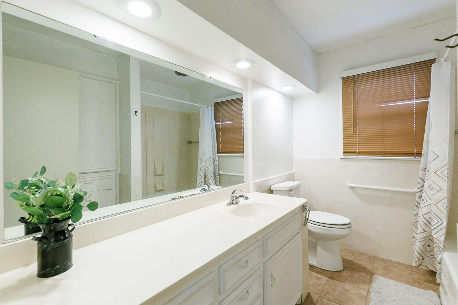 2302 52nd Street Lubbock, TX 79412 - Photo 28 of 42 Second Bathroom