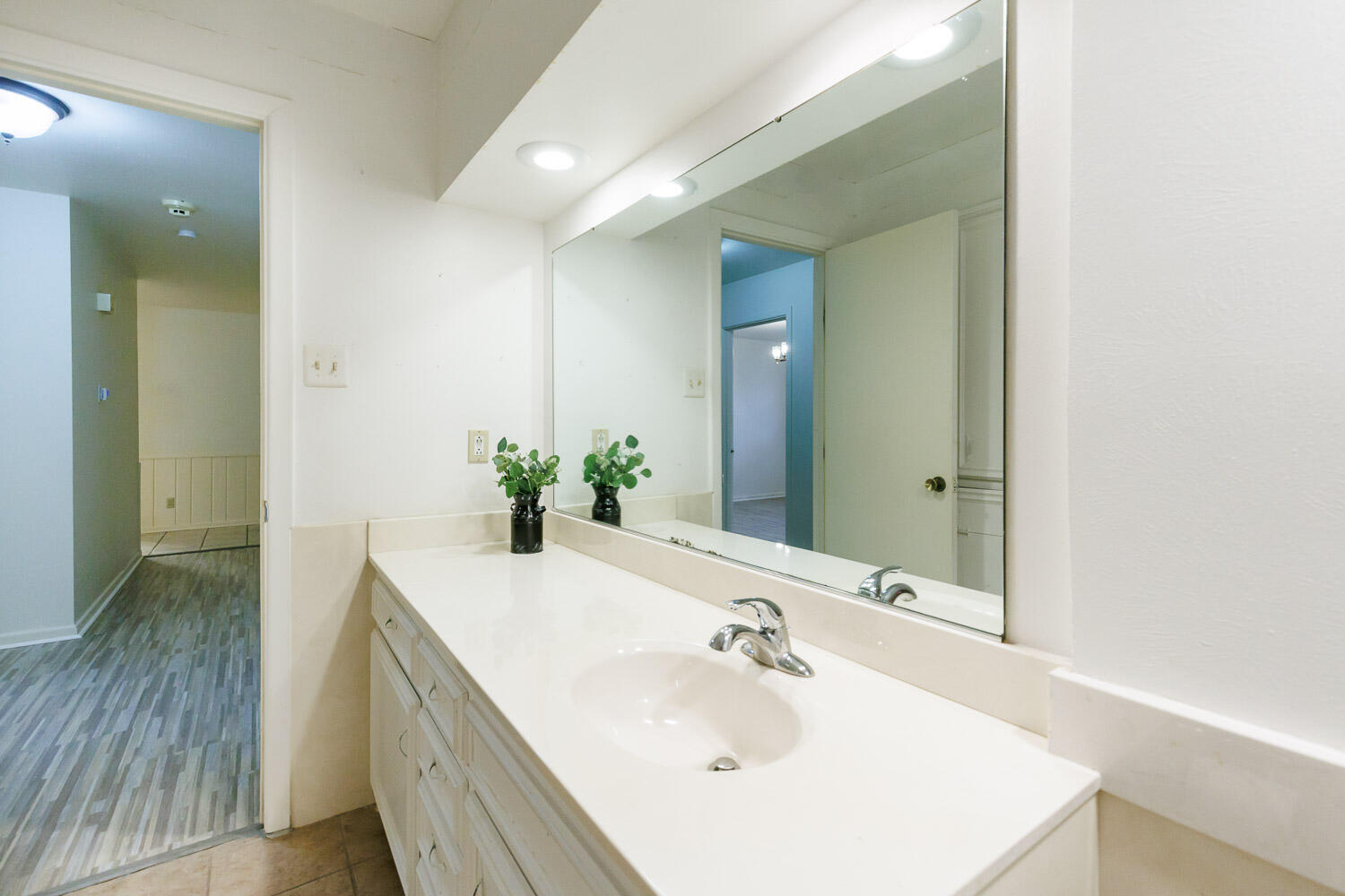 2302 52nd Street Lubbock, TX 79412 - Photo 30 of 42 Second Bathroom