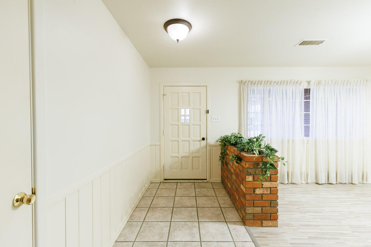 2302 52nd Street Lubbock, TX 79412 - Photo 4 of 42 Entryway