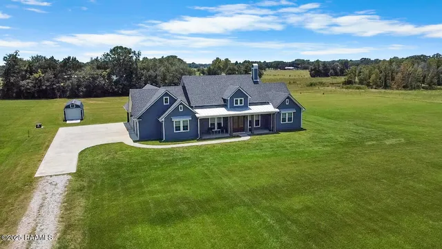$699,000 | 220 Bee Hebert Road, Scott, LA 70583