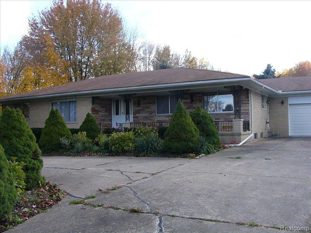 24040 Chapman Road Macomb, MI 48042 - Photo 3 of 7 P1010662