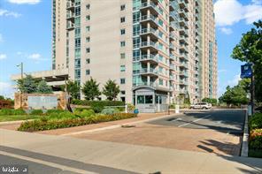 901 North Penn Street, Unit R903 Philadelphia, PA 19123 - Photo 18 of 18 front view of a building