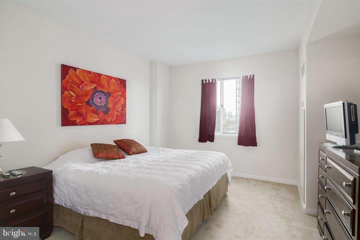 901 North Penn Street, Unit R903 Philadelphia, PA 19123 - Photo 7 of 18 a bedroom with a bed and a television