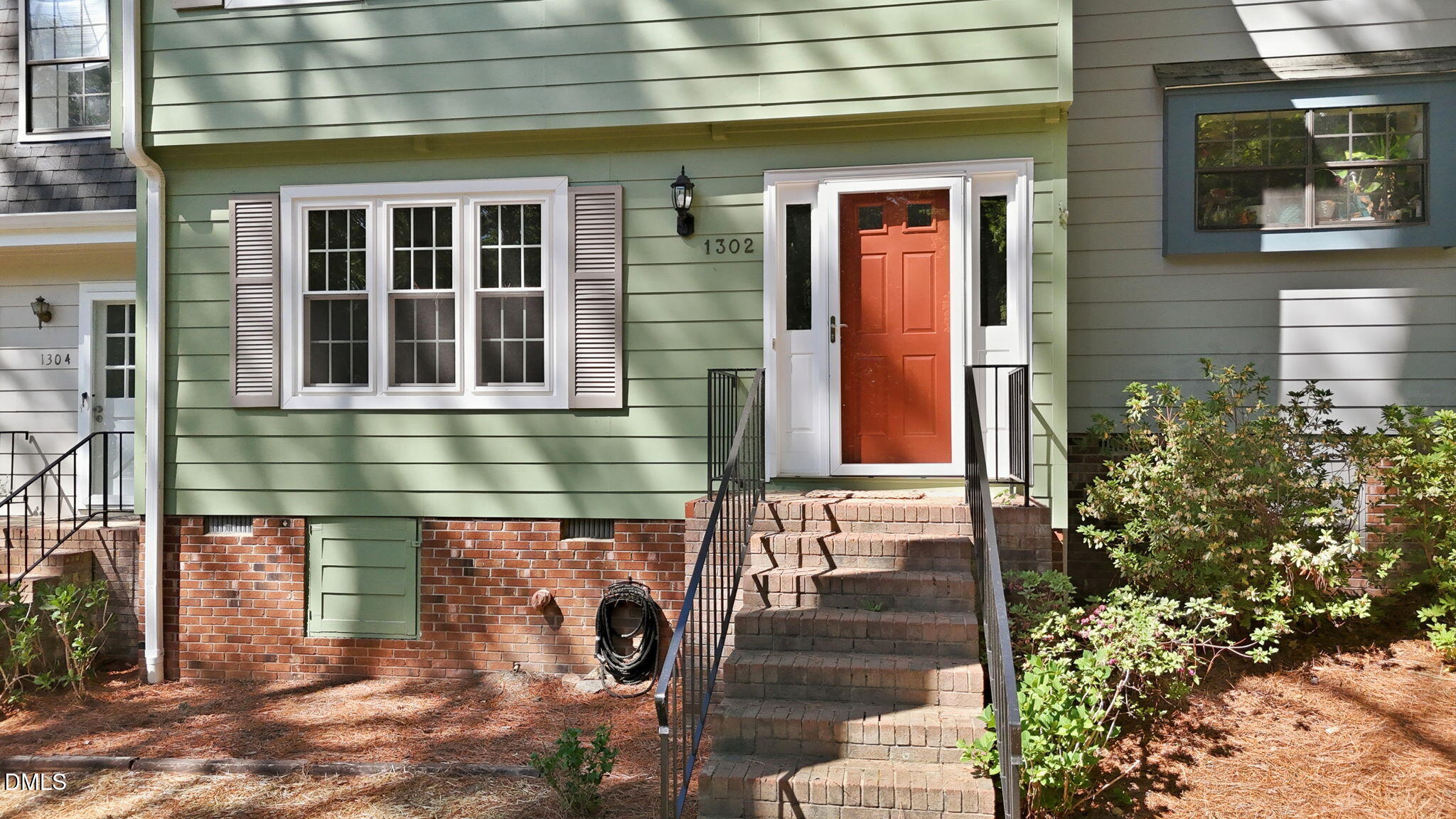 1302 Springlawn Court Raleigh, NC 27609 - Photo 2 of 24 Gallery Image 2