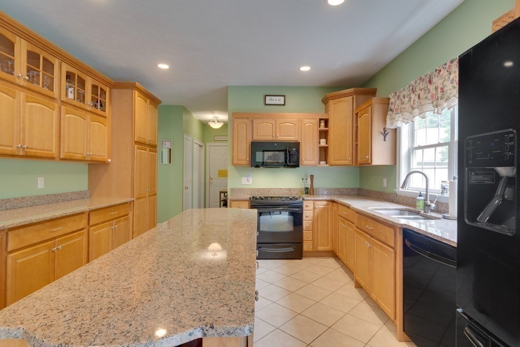 68 Old Farm Road Douglas, MA 01516 - Photo 12 of 33 Gallery Image 12