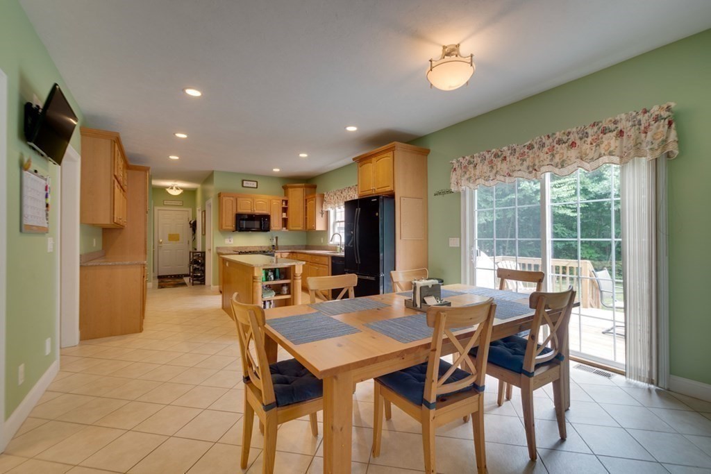 68 Old Farm Road Douglas, MA 01516 - Photo 10 of 33 Gallery Image 10